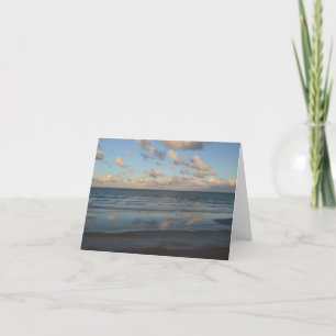 Carte À l'intérieur, bord d'eau de plage calme au lever