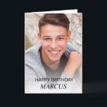 Carte Ado Garçon Joyeux Anniversaire Photo Parents Fille<br><div class="desc">Carte de voeux "Joyeux anniversaire" pour les garçons ados de leurs parents et frères et soeurs, personnalisée avec sa photo et son nom. L'intérieur de cette carte vous permet de placer des photos supplémentaires et d'ajouter votre propre message spécial. Tout sur cette carte est modifiable. Contactez-moi pour obtenir de l'aide...</div>