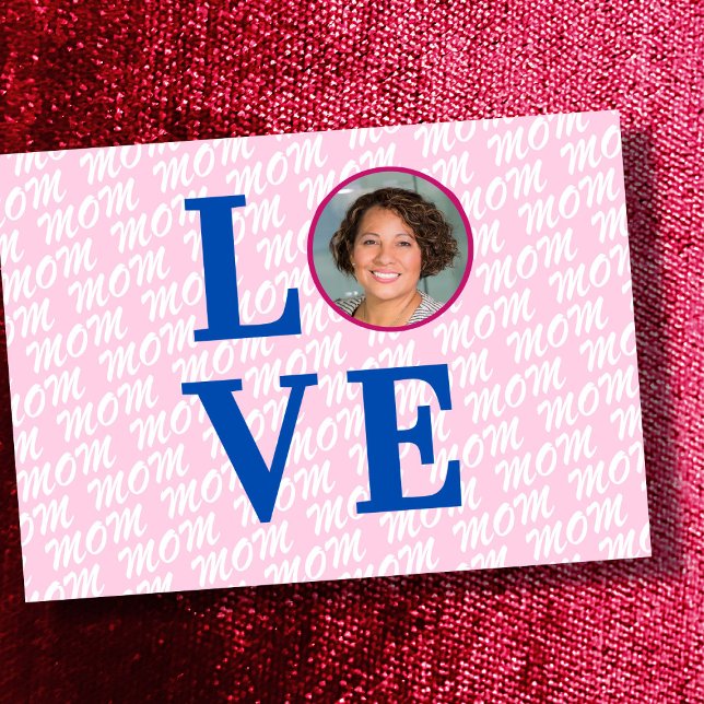 Carte Aime Maman Aime Mère photo personnalisée chic mode (The background text template can fit 2 or 3 upper case letters, maybe 1 or 2 more with lower cases.)