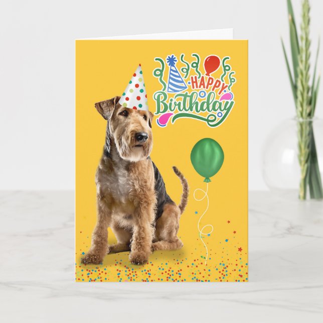 Carte Airedale Chien en Casquette de fête à l'anniversai (Devant)