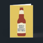Carte Amateurs de bière de message personnalisé<br><div class="desc">Cette carte de voeux est prête à être customisée avec votre propre message à l'avant et à l'intérieur afin que vous puissiez créer la carte personnalisée parfaite pour les anniversaires ou toute occasion. Il présente une illustration d'une bouteille de bière brune sur le devant contre un arrière - plan jaune...</div>