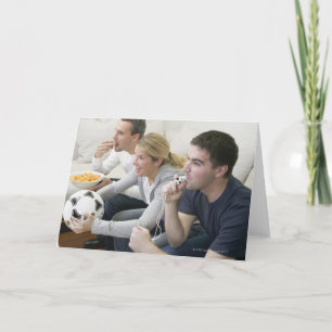 Carte Amis regardant la TV avec le sifflement, le