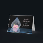 CARTE ANNIVERSAIRE - AMIE - LOTUS DANS WATERDROP<br><div class="desc">LA BELLE FLEUR DE LOTUS À L'INTÉRIEUR D'A WATERDROP CONTRE LE NOIR FAIT UNE CARTE RENVERSANTE POUR LES SALUTATIONS DISPONIBLES D'ANNIVERSAIRE ET TOUT AUTRE IE DE CARTES. MERCI VOUS,  ETC.</div>