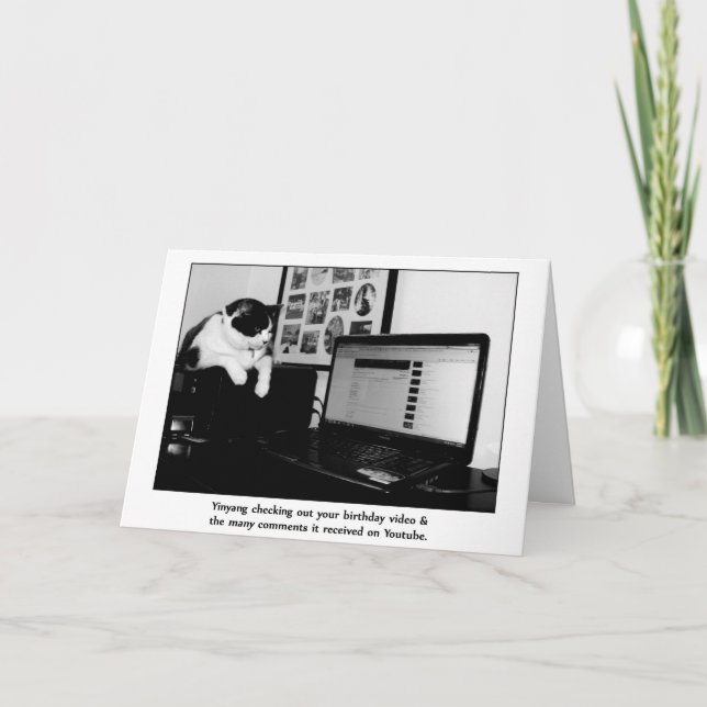 Carte Anniversaire avec Cat Watching Youtube (Devant)