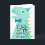 Carte Anniversaire de Dinosaur<br><div class="desc">C'est drôle et mignon carte d'anniversaire pour un garçon spécial ! Illustration de style dessin d'un dinosaure vert aux pointes jaunes. Le t rex porte une cravate bleue et un petit casquette de fête. Sur son corps il y a un texte qui dit "Avoir un anniversaire DINO-MITE" Vous pouvez ajouter...</div>