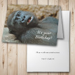 Carte Anniversaire de Funny Gorilla<br><div class="desc">Un gros gorille noir se détache contre un rocher avec un regard étonné sur le visage de cette drôle de carte d'anniversaire. Le texte en blanc dit "C'est ton anniversaire ?". L'intérieur dit "Je vais essayer d'étouffer n'importe quel cri primal" et ensuite dans un texte plus petit en italique, "J'espère...</div>