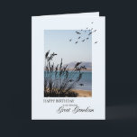 Carte Anniversaire De Great Grandson, Scène Balnéaire<br><div class="desc">Une belle carte d'anniversaire pour un arrière petit-fils. Une scène balnéaire avec herbe silhouée et mouettes. Une belle scène de tranquillité qui promet des souvenirs de vacances balnéaires.</div>