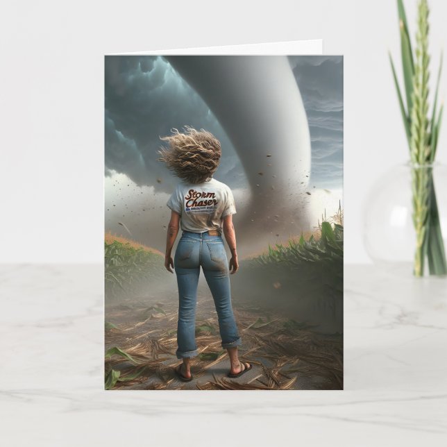 Carte Anniversaire Femme Storm Chaser regarder une torna (Devant)
