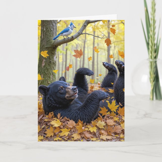 Carte Anniversaire Ours Noir Roulant Dans Les Feuilles A (Devant)