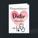 Carte Aquarelle Coeur et stéthoscope Docteur Graduation<br><div class="desc">Watercolor Heart & Stethoscope Doctor Graduation Card est doté d'un coeur rose aquarelle, Stethoscope, Caduceus et un nom modèle.Un design parfait pour féliciter un médecin ou une infirmière pour leur diplôme.Aussi un excellent design pour féliciter les médecins ou le personnel médical en d'autres occasions.Cliquez sur le bouton personnalisé pour le...</div>