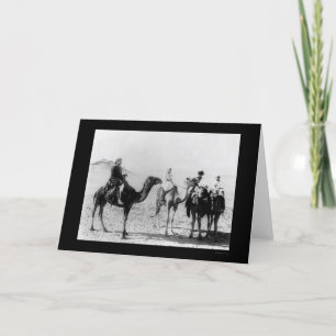 Carte Arabes à dos de chameaux dans le désert du Sahara