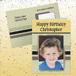 Carte Awesome Grandson ajouter photo vert anniversaire<br><div class="desc">Pour une magnifique carte de voeux pour l'anniversaire de Grand-fils. Cette carte est sûre de mettre un sourire sur son visage et de le faire sentir spécial. juste ajouter votre message personnalisé à l'intérieur et remplacer la photo par le vôtre. Les couleurs sont le vert, le jaune et le marron....</div>