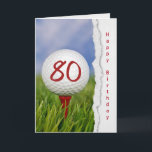Carte balle de golf en tee pour 80e anniversaire<br><div class="desc">balle de golf blanc sur tee rouge en herbe et ciel bleu arrière - plan avec bordure déchirée pour 80e anniversaire</div>