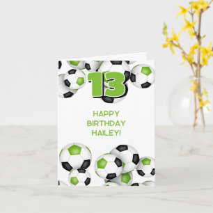Carte bals de football vert vif enfants heureux annivers
