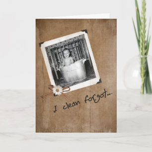 Carte Bébé Belated Birthda-bébé dans le vieux lavabo