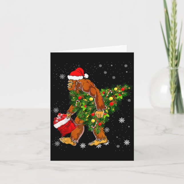Carte Bigfoot Carrying Christmas Tree Sasquatch Believer (Devant)