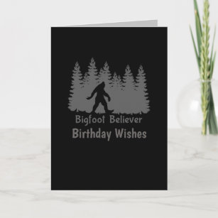Carte Bigfoot croyant ligne d'arbre anniversaire