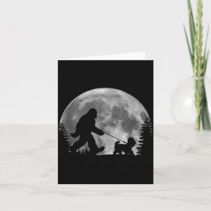 Carte Bigfoot promenant un chien amateurs de Yorkie drôl