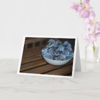 Bol de fruits de figue sur une table en bois