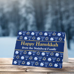 Carte Bonne Hanoukka Blue Menorah Star de David Motif<br><div class="desc">Belle carte Happy Hanoukka personnalisée en bleu joli avec un motif cool de la star du judaïsme,  rêvé pour les jeux de Chanoukah amusants,  et la menorah juive pour les vacances.</div>