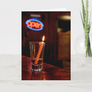 Carte Bougie d'anniversaire dans un verre à shot de salo