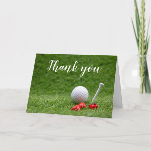 Carte Boule de golf avec tee et coeur rouge sont en vert