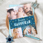 Carte Budget Happy Hanoukka 3 Photo Blue Gold Star<br><div class="desc">"Bonne Hanoukka." Une typographie artisanale amusante, ludique et fantaisiste, accompagnée d'une Star of David motif au hasard en papier bleu clair et en feuille d'or, le tout recouvrant des lignes dessinées à la main bleu marine foncé sur un arrière - plan bleu marine, et 3 photos de votre choix, vous...</div>