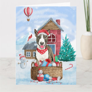 Carte Bull Terrier dans une maison de Noël enneigée