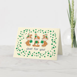 Carte Bunnies mignons avec la Saint Patrick Shamrock
