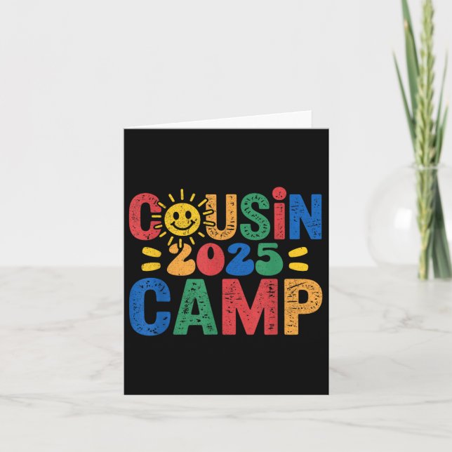 Carte Camp Cousin 2025 Camping Campfire Vacances d'été (Devant)