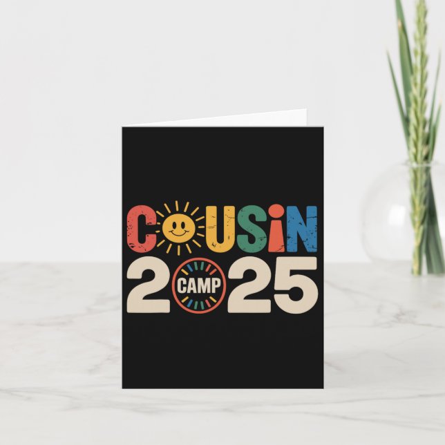 Carte Camp Cousin 2025 Camping Campfire Vacances d'été (Devant)