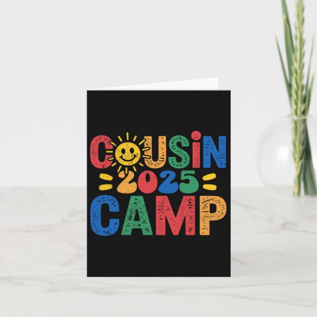 Carte Camp Cousin 2025 Camping Campfire Vacances d'été (Devant)