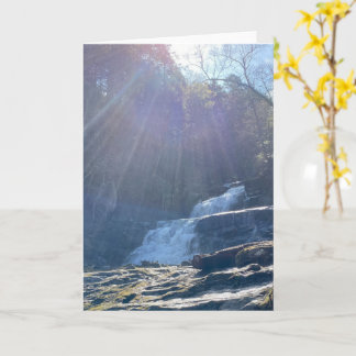 Carte Cascade, rochers et rayons de soleil