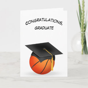 Carte Casquette noire de graduation sur un basket-ball