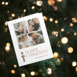 Carte Casse-Noisette moderne Joyeux Noël 3 Photo de fami<br><div class="desc">Célébrez la saison des Fêtes avec la Carte de Typographie Photo de Modern Nutcracker Joyeux Noël 3 ! Cette carte étonnante présente un magnifique casse-noix aquarelle sur fond de typographie festive dans une riche teinte bordeaux. Personnalisez vos 3 photos de famille et votre nom de famille pour rendre votre carte...</div>