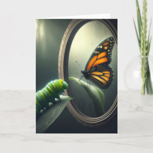 Carte Caterpillar vert d'anniversaire devant un papillon