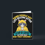 Carte Certaines personnes disent que la vie commence apr<br><div class="desc">Certaines personnes disent que la vie commence après une tasse de café Chat Jaune</div>