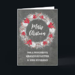 Carte Chalkboard Grandgirl & Son Mari Noël<br><div class="desc">Joyeux Noël pour la petite-fille et sa carte de mari avec un motif rustique de tableau noir de pays et une couronne enneigée avec des poinsettias.</div>