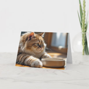 Carte Chat d'anniversaire en attente d'un bol de nourrit