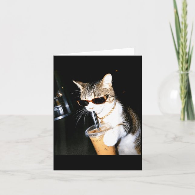 Carte Chat drôle buvant un café glacé Humour Mème Chaton (Devant)