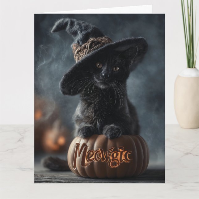 Carte Chat noir "Meowgic" effrayant dans un chapeau de s (Devant)