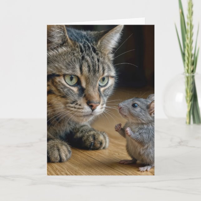 Carte Chat tabby d'anniversaire avec une souris courageu (Devant)