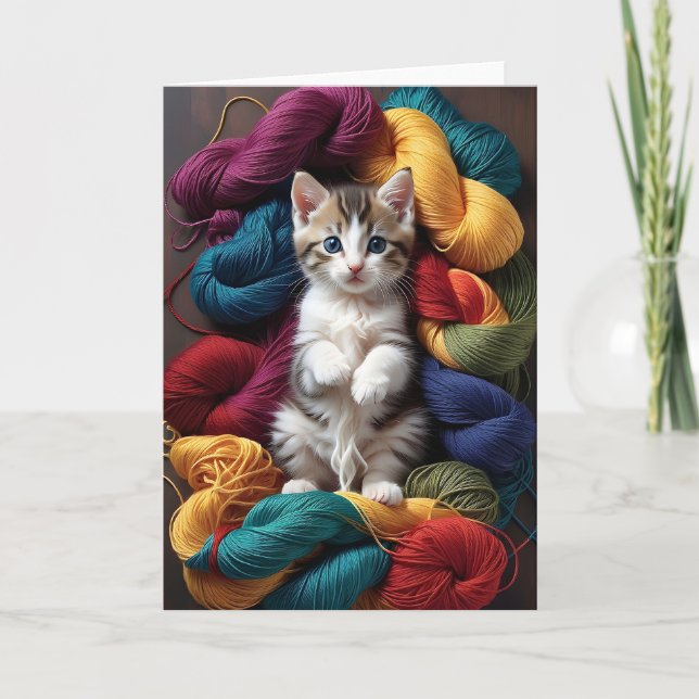 Carte Chat tabby mignon jouant dans des pelotes de fil V (Devant)