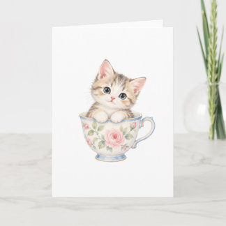 Carte Chaton assis dans une tasse à thé
