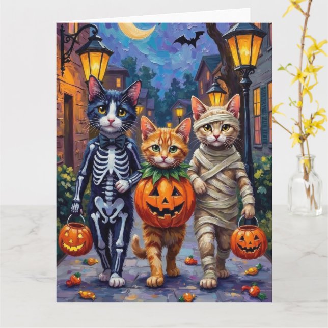 Carte Chats Tuxedo faisant Trick-or-Treating dans un cos (Fleur jaune)