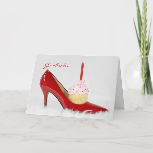 Carte chaussure et petit gâteau rouges d'anniversaire (Devant)