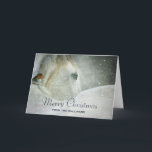 Carte Cheval blanc et oiseau dans une neige hivernale No<br><div class="desc">Carte de voeux de Noël avec une photo sereine représentant un beau cheval blanc avec un petit oiseau reposant sur le cou. Une chute de neige magique en hiver donne à l'image une qualité mystique merveilleuse.</div>