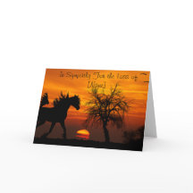 Cheval fonctionnant librement au coucher du soleil