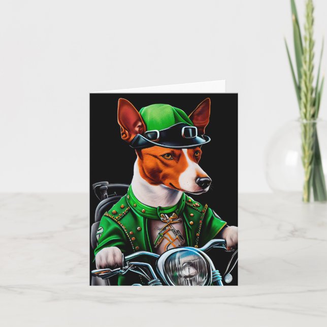 Carte Chien Basenji conduisant un vélo la Saint-Patrick (Devant)