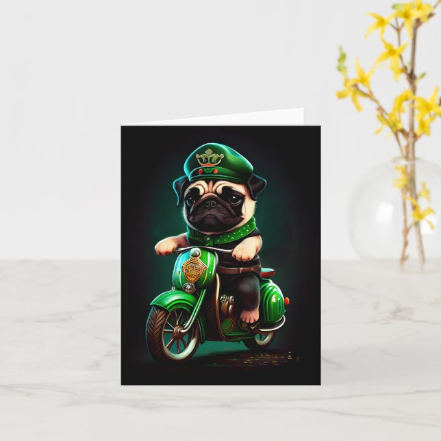 Carte Chien Carlin conduisant un vélo pour la Saint-Patr (Fleur jaune)